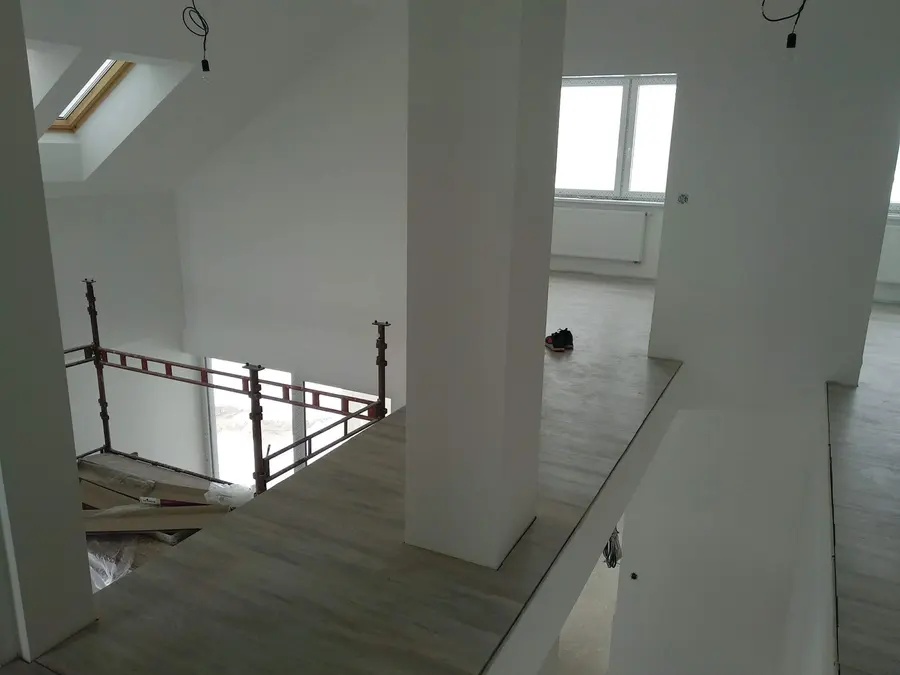 Zábradlí galerie a&nbsp;podlaha patra, Hřibiny