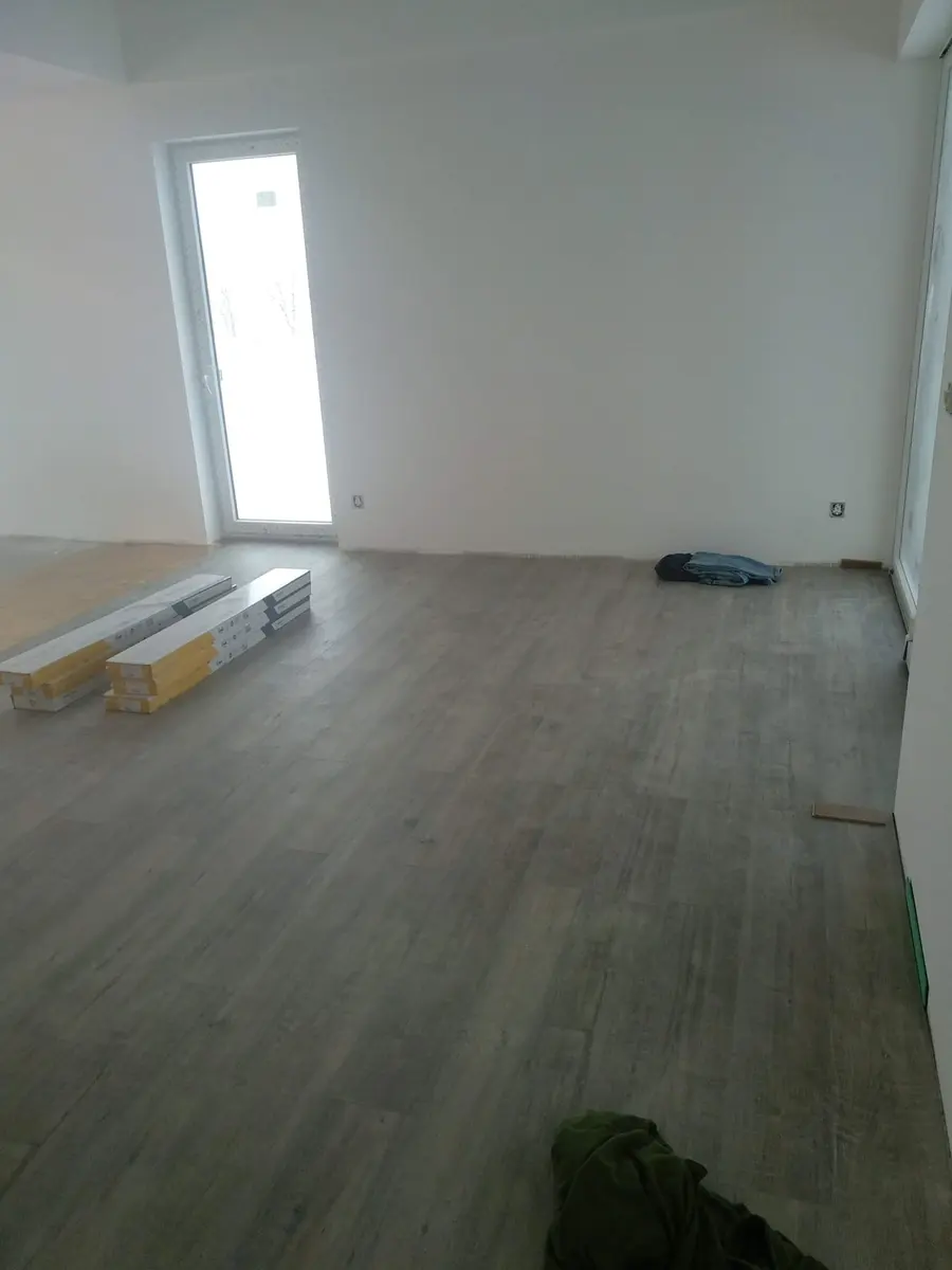 Podlaha patra před dokončením, Hřibiny
