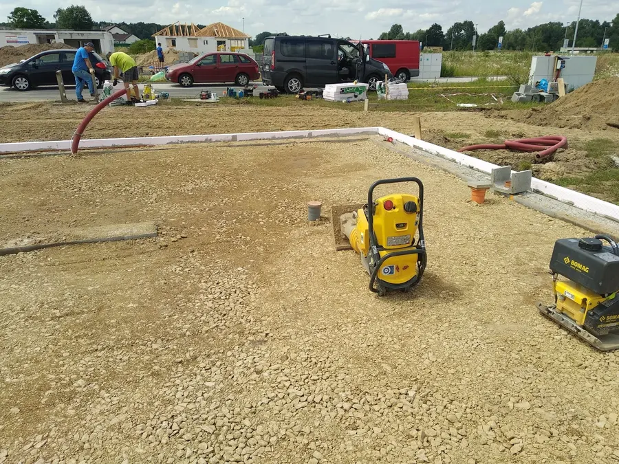 Nivelační přístroj na srovnaném podsypu, Pardubice-Svítkov