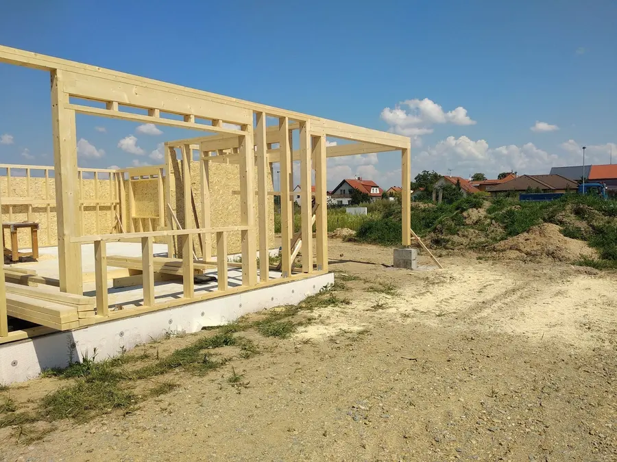 Rámová konstrukce z&nbsp;boční strany, Pardubice-Svítkov
