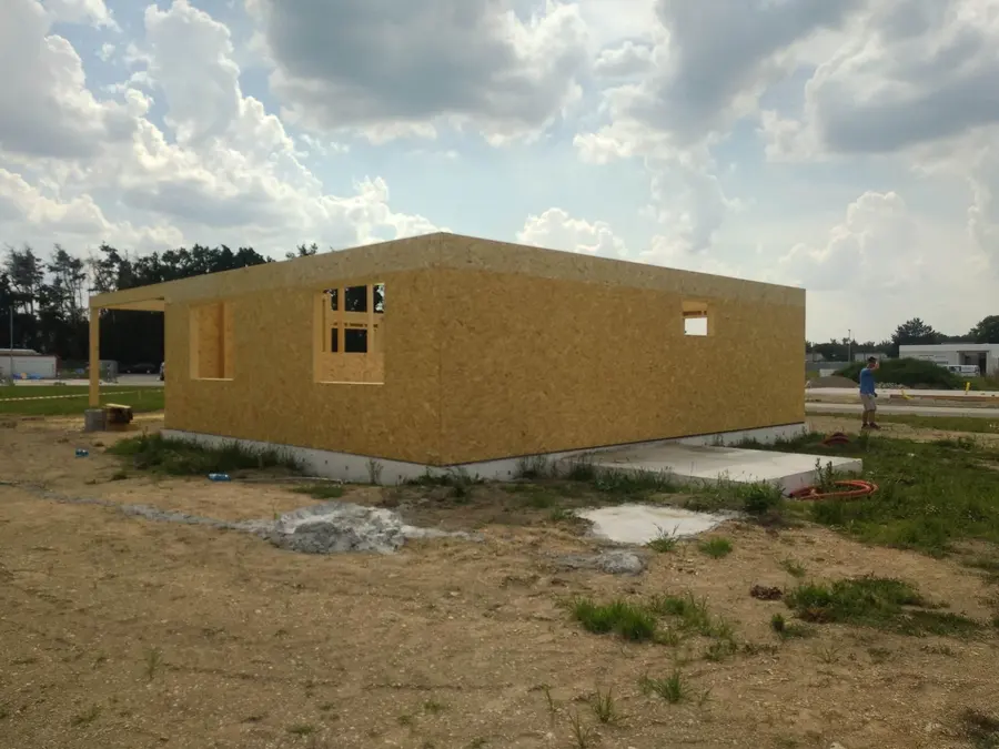 Opláštění s&nbsp;vyříznutými otvory oken, Pardubice-Svítkov