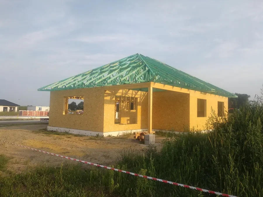 Vazníková střecha nad opláštěnými stěnami, Pardubice-Svítkov