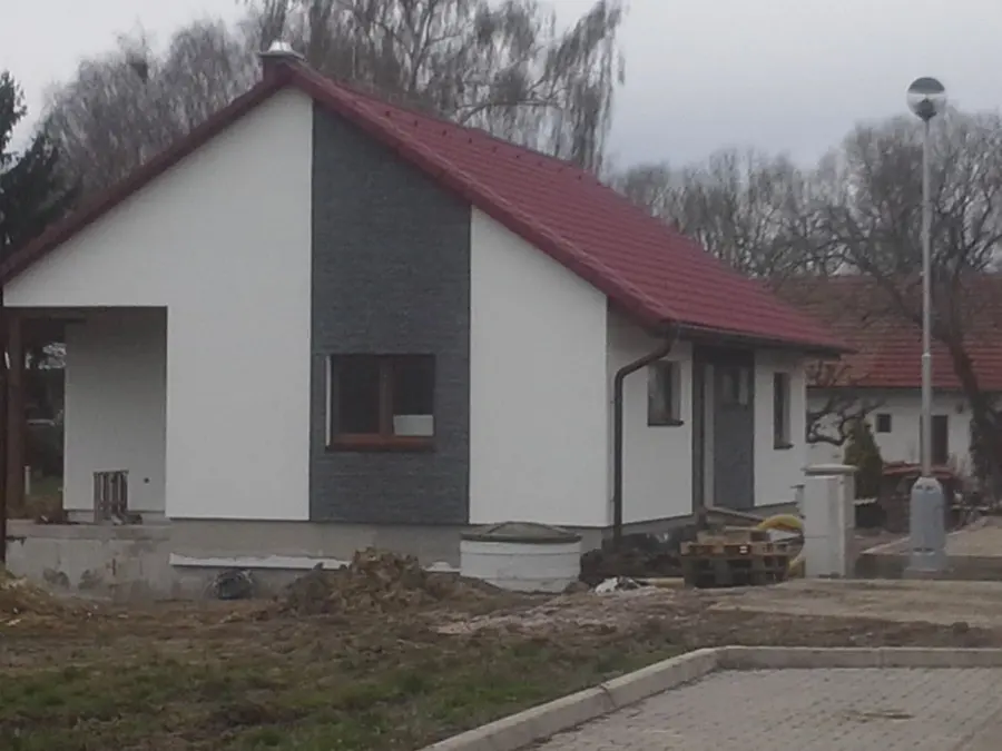 Dokončený bungalov ze zahrady, Nové Dvory