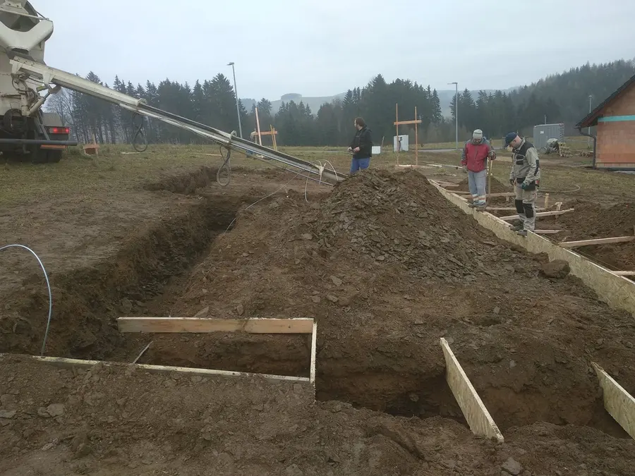 Výkop rýhy s&nbsp;dřevěným bedněním, Klášterec nad Orlicí