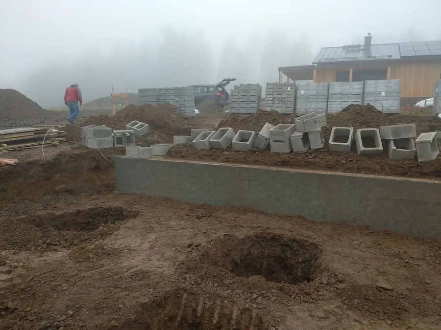 Tvárnice ztraceného bednění podél základového pásu, Klášterec nad Orlicí